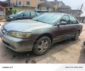 Honda Accord 2000 Gray