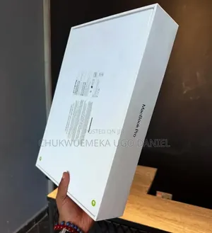 New Laptop Apple MacBook Pro 2025 M5 24GB Apple M5 SSD 1T