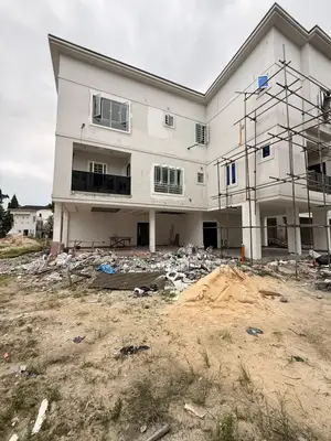 5bdrm Duplex in Old GRA for sale