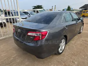 Toyota Camry SE 4dr Sedan (2.5L 4cyl 6A) 2013 Gray
