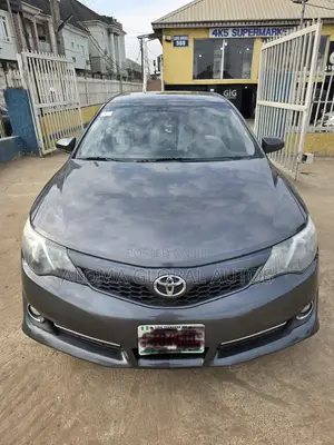 Toyota Camry SE 4dr Sedan (2.5L 4cyl 6A) 2013 Gray