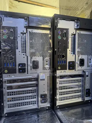 Desktop Computer Dell Precision 3000 32GB Intel Core i7 SSD 750GB