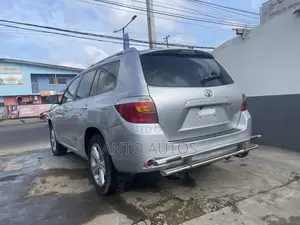 Toyota Highlander 2010 Silver