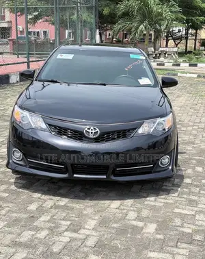 Toyota Camry SE Sport 4dr Sedan w/Prod. End 11/13 (2.5L 4cyl 6A) 2014