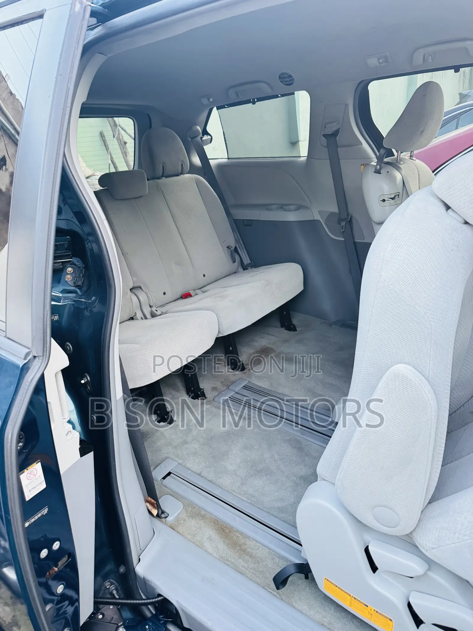 Toyota Sienna LE 7 Passenger Mobility 2012