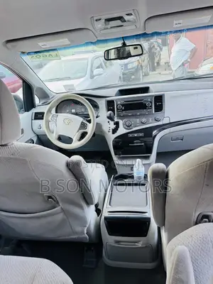 Toyota Sienna LE 7 Passenger Mobility 2012