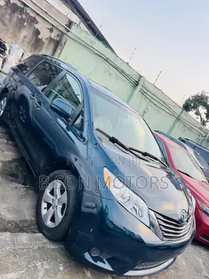 Toyota Sienna LE 7 Passenger Mobility 2012