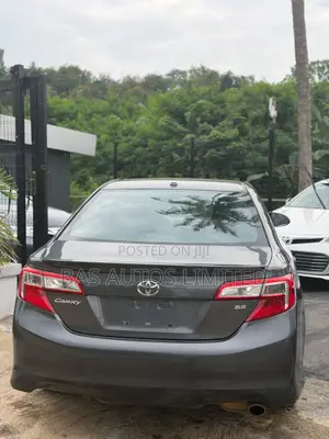 Toyota Camry SE 4dr Sedan (2.5L 4cyl 6A) 2013 Gray