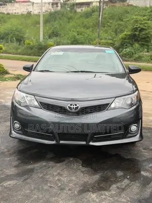 Toyota Camry SE 4dr Sedan (2.5L 4cyl 6A) 2013 Gray
