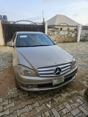 Mercedes-Benz C200 2010 Gold