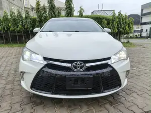Toyota Camry SE 4dr Sedan (2.5L 4cyl 6A) 2016 White