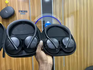 Bose 700 Noise Cancelling Headphone With Alexa Google Voice