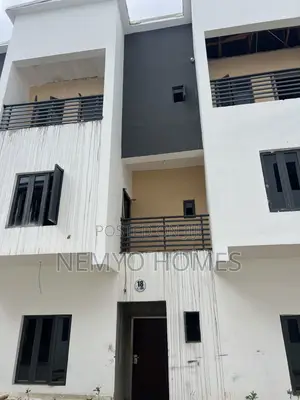 4bdrm Duplex in Kaura for sale