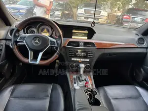 Mercedes-Benz C300 Sport 4Matic Sedan AWD (3.0L 6cyl 7A) 2011 Black