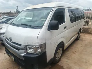 Toyota HiAce 2010 White