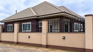 3bdrm Block of Flats in Uyeh Estate, Uyo for Sale