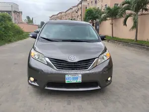 Toyota Sienna 2016 Gray