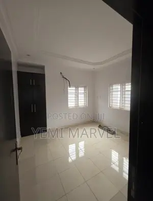 2bdrm Block of Flats in At The Back Of Royal for rent