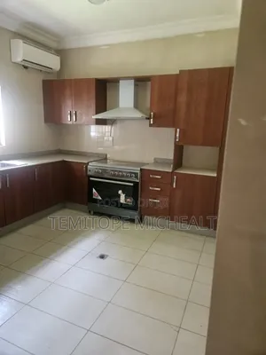 5bdrm Duplex in Lifecamp By Air for rent
