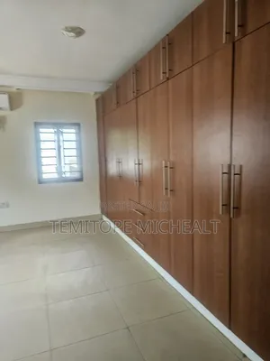 5bdrm Duplex in Lifecamp By Air for rent