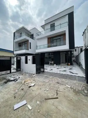 5bdrm Duplex in Chevron for sale