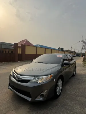 Toyota Camry XLE V6 4dr Sedan (3.5L 6cyl 6A) 2013 Gray