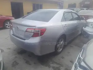 Toyota Camry SE 4dr Sedan (2.5L 4cyl 6A) 2013 Silver