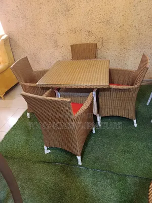 Outdoor 4-Seater Brown Synthetic Rattan Dining Set