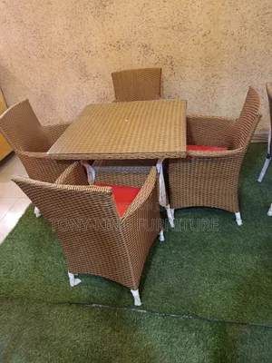 Outdoor 4-Seater Brown Synthetic Rattan Dining Set
