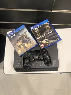 PS4 Slim — 1 Controller + 2 Games