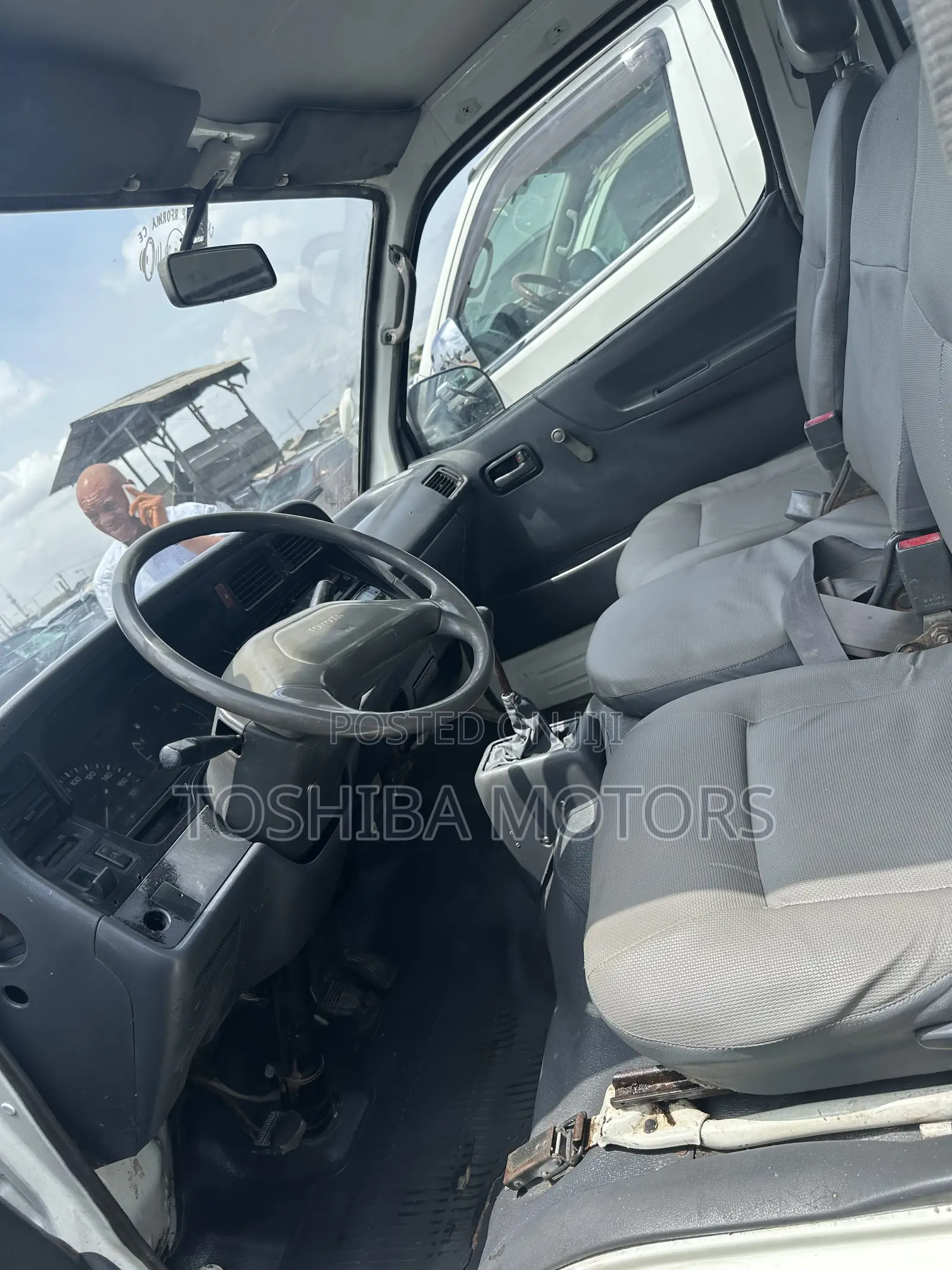 Toyota HiAce 1999 White
