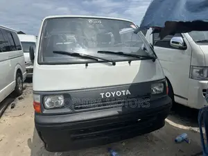 Toyota HiAce 1999 White