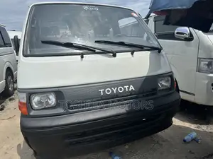 Toyota HiAce 1999 White