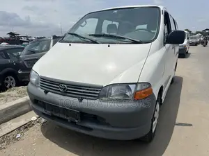 Toyota HiAce 2005 White