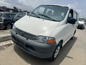 Toyota HiAce 2005 White