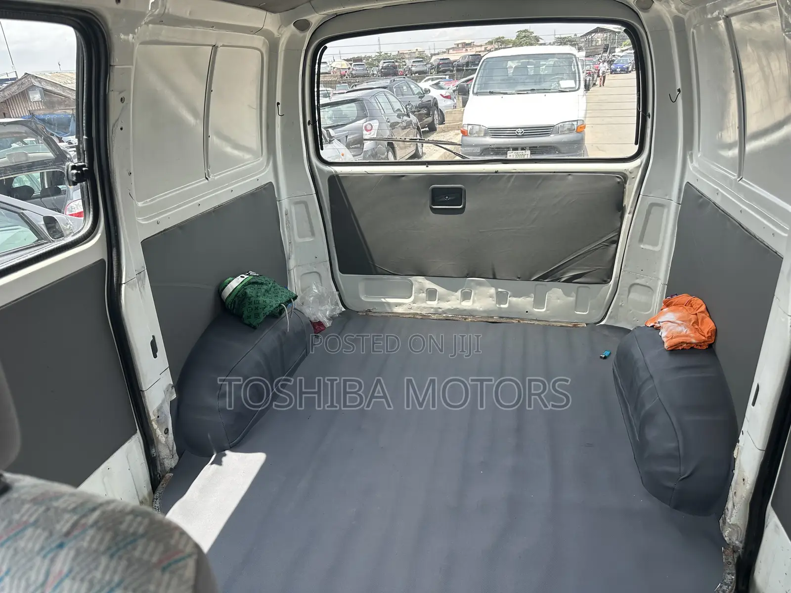 Toyota HiAce 2005 White