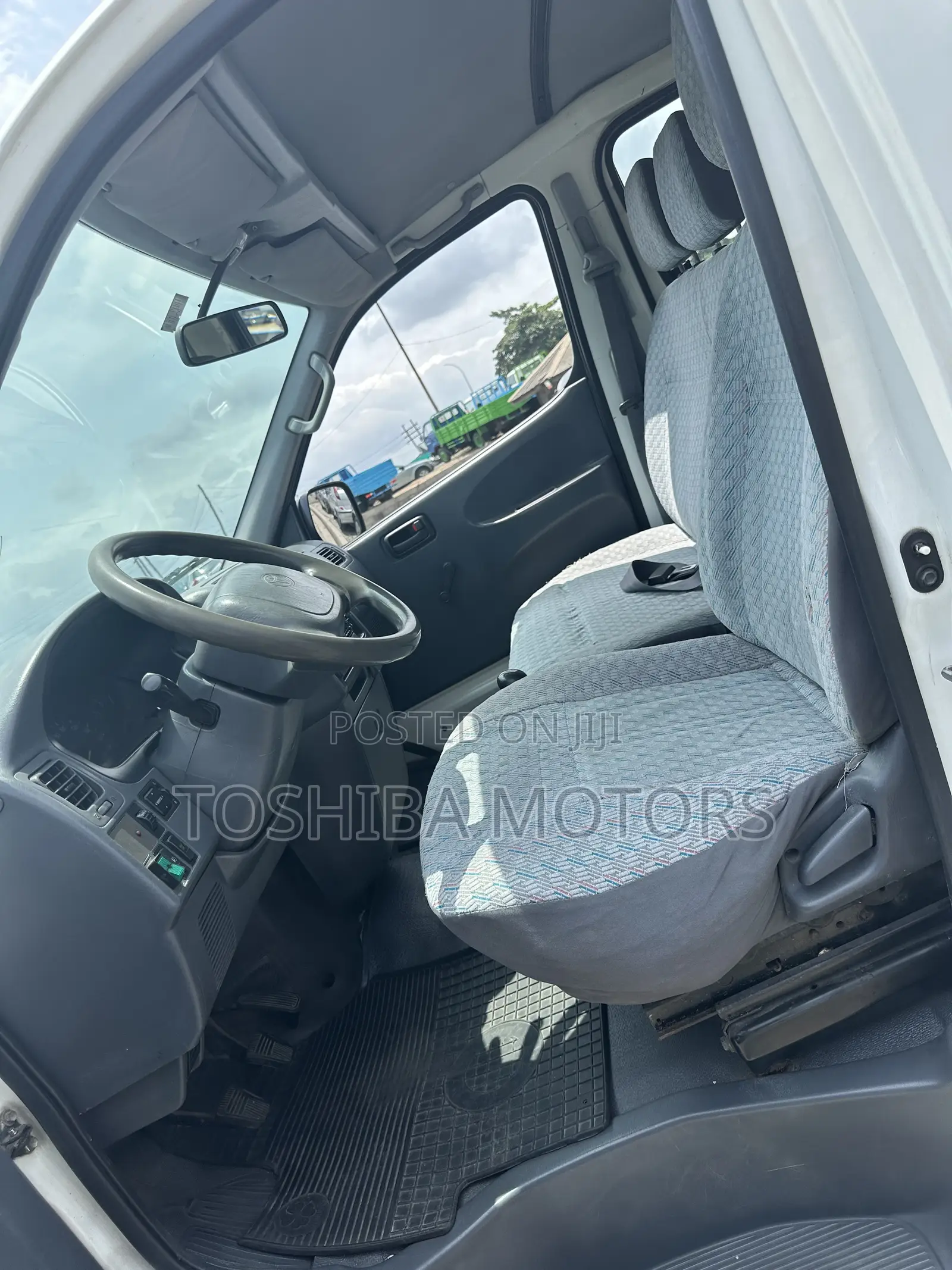 Toyota HiAce 2005 White
