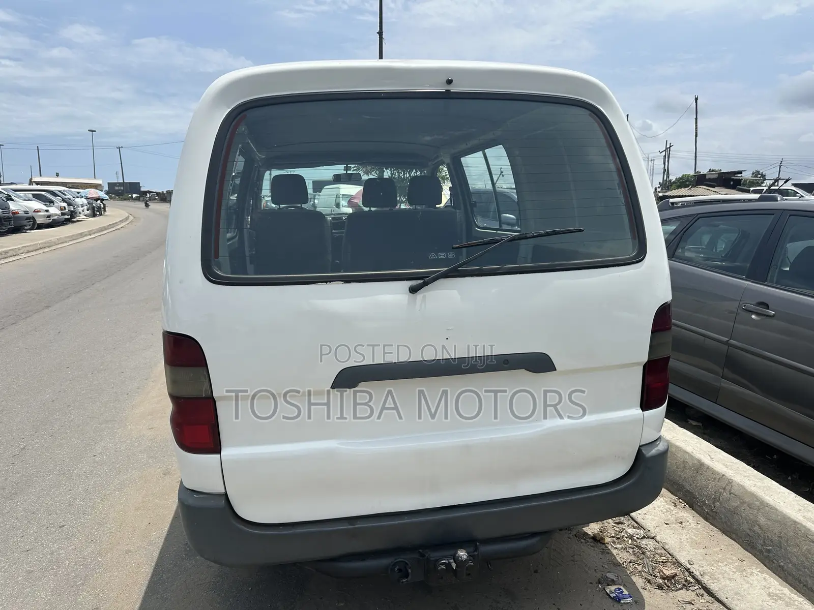 Toyota HiAce 2005 White