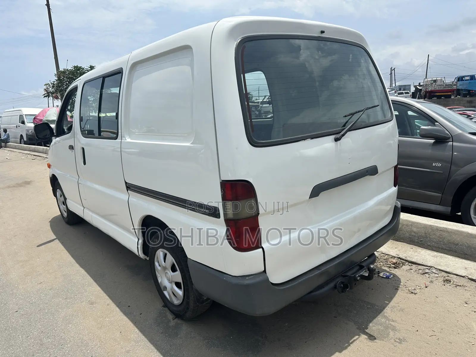 Toyota HiAce 2005 White