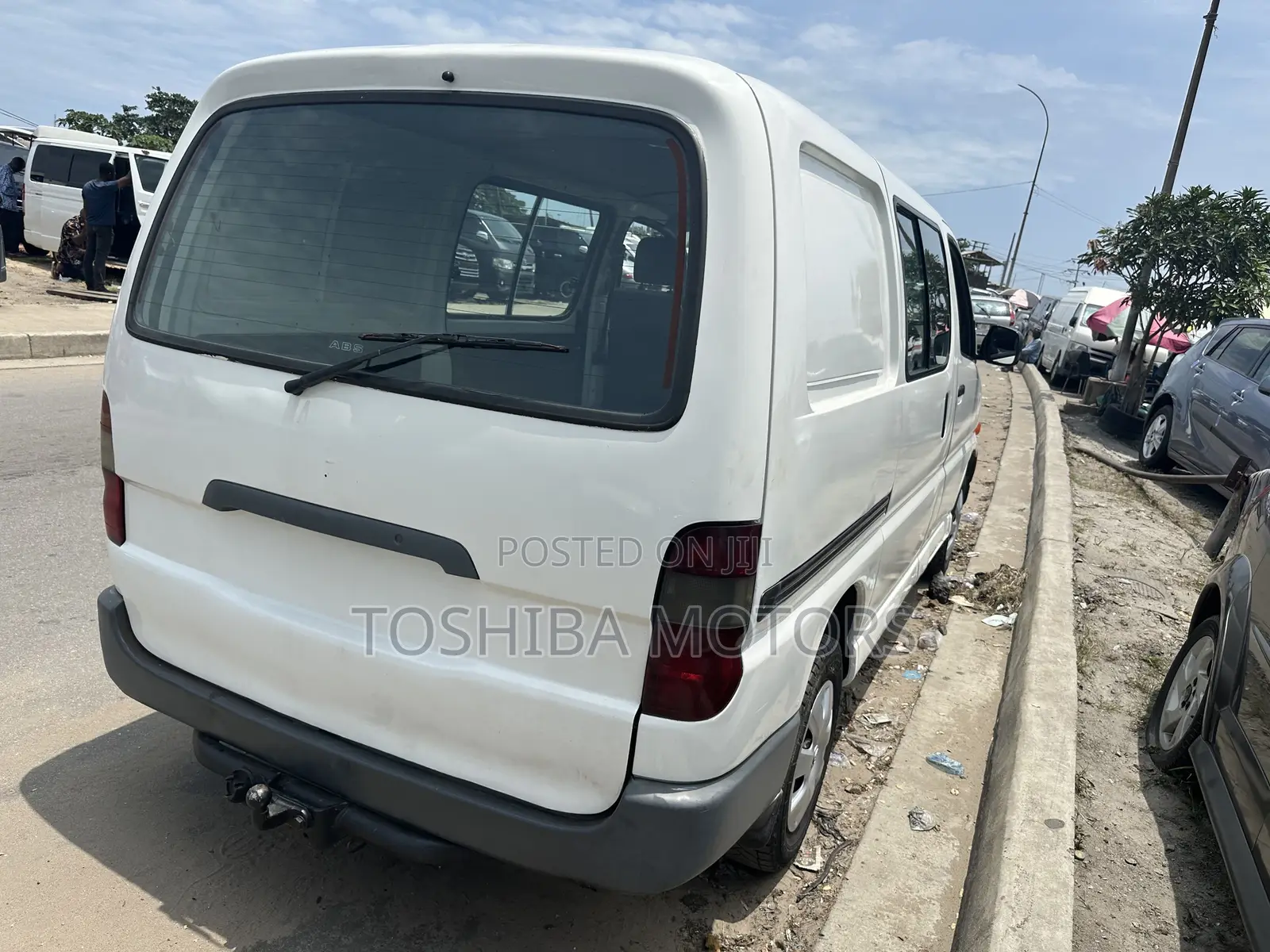 Toyota HiAce 2005 White
