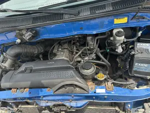 Toyota HiAce 2005 Blue