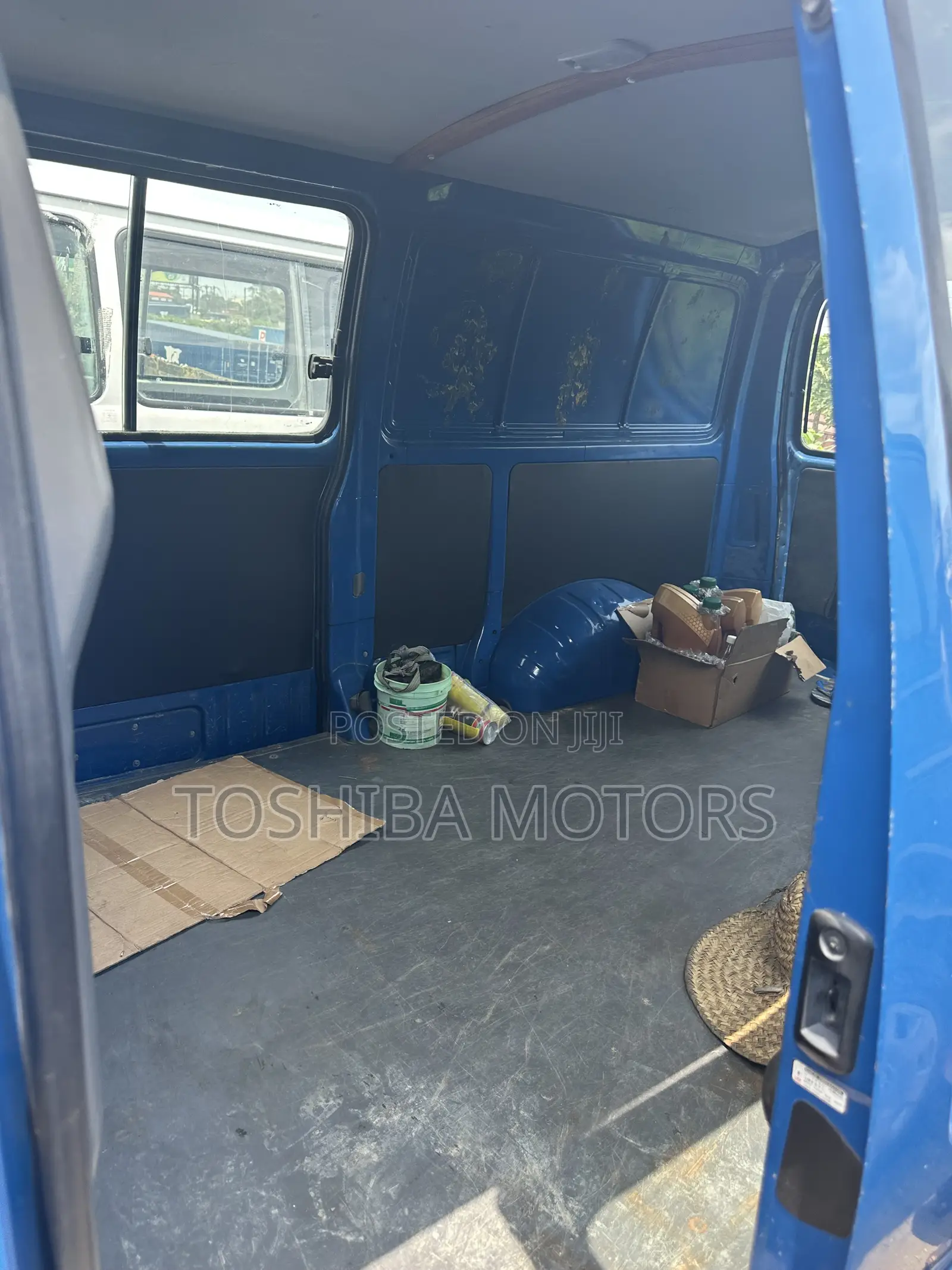 Toyota HiAce 2005 Blue