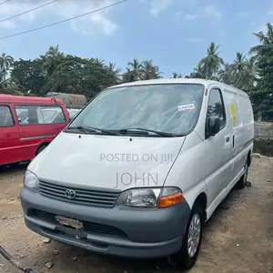 Toyota HiAce 2005 White