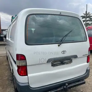Toyota HiAce 2005 White