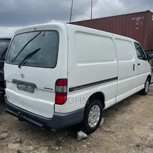 Toyota HiAce 2005 White