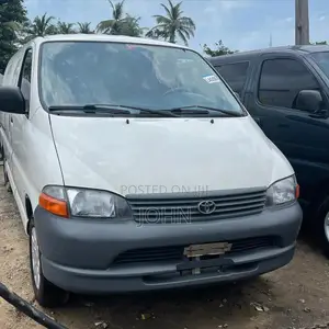 Toyota HiAce 2005 White