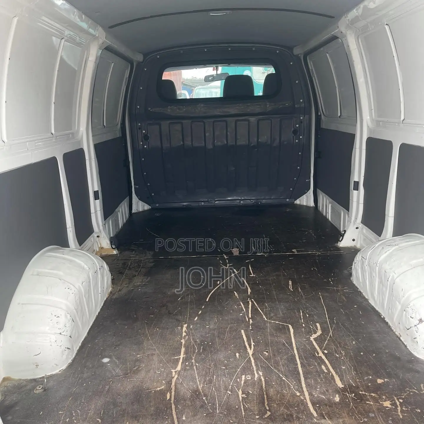 Toyota HiAce 2005 White