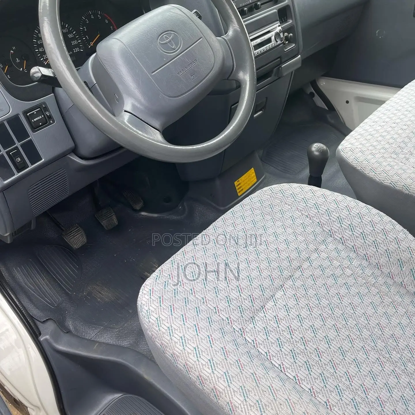 Toyota HiAce 2005 White