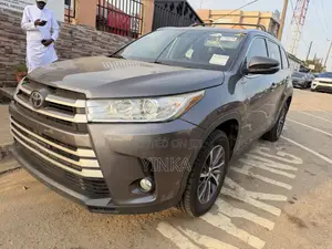 Toyota Highlander XLE 2019 Gray