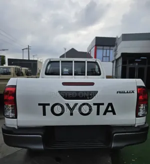 New Toyota Hilux 2025 White